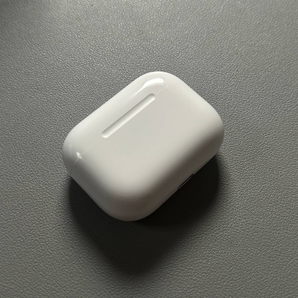 Kuweka AirPods Pro 3 kwenye kipochi cha kuchaji