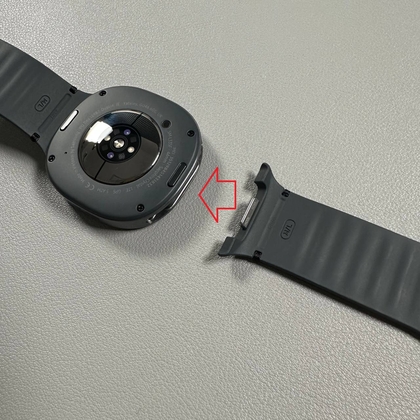 Kuingiza kamba mpya kwenye Galaxy Watch 8 Inserting new strap into the Galaxy Watch 8