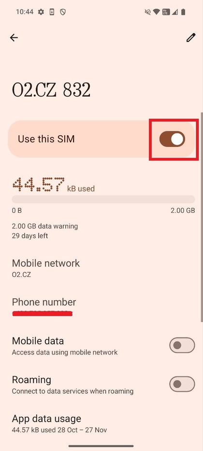 Schermo del telefono che mostra il rilevamento della scheda SIM