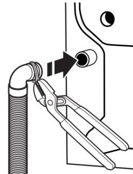 Whirlpool - Pračka s předním plněním - Připojte vypouštěcí hadici k vypouštěcímu otvoru Krok 2 Připojte vypouštěcí hadici k vypouštěcímu otvoru Krok 2