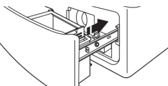Whirlpool – Pračka s předním plněním – Čištění vypouštěcího čerpadla/Vypouštění zbytkové vody (u některých modelů) Krok 9 Čištění vypouštěcího čerpadla/Vypouštění zbytkové vody (u některých modelů) Krok 9