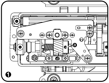 Singer - 4423 - Loja midis ingranazhit të boshtit të drejtuesit të mekikës dhe ingranazhit të boshtit të poshtëm Hapi 1 Loja midis ingranazhit të boshtit të drejtuesit të mekikës dhe ingranazhit të boshtit të poshtëm Hapi 1