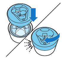 Vuelva a colocar la parte superior de la Quick Clean Pod en la base y gírela en el sentido de las agujas del reloj hasta que oiga un clic.