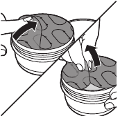 Levante la lengüeta del sello y tire de ella por la esquina para retirar el sello del cartucho del Quick Clean Pod