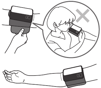 Omron - EVOLV BP7000 - Наложение манжеты на плечо - Шаг 2 Наложение манжеты на плечо - Шаг 2