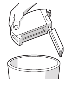 iRobot - Roomba j7+ - Vaciado del depósito Paso 2 Vaciado del depósito Paso 2