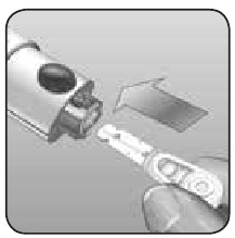 OneTouch - Lifescan Delica Plus - Dūrio prietaiso paruošimas - 2 žingsnis - Įdėkite sterilų lancetą į dūrio prietaisą Dūrio prietaiso paruošimas - 2 žingsnis - Įdėkite sterilų lancetą į dūrio prietaisą