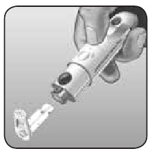 OneTouch - Lifescan Delica Plus - Naudoto lanceto išėmimas - 3 žingsnis - Išstumkite lancetą Naudoto lanceto išėmimas - 3 žingsnis - Išstumkite lancetą