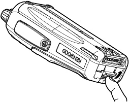 Kenwood - NX-1000 Series - Instalarea/Înlăturarea Bateriei - Pasul 2 Instalarea/Înlăturarea Bateriei - Pasul 2
