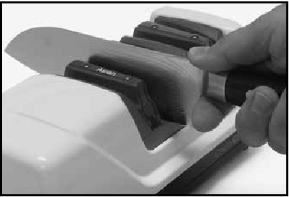 Chef's Choice - 1520 - Vendosni një gisht pas tehut - Hapi 2 Vendosni një gisht pas tehut - Hapi 2