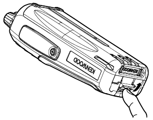 Kenwood - NX-P1200NV - RIMOZIONE DEL PACCO BATTERIA - Passaggio 1 RIMOZIONE DEL PACCO BATTERIA - Passaggio 1