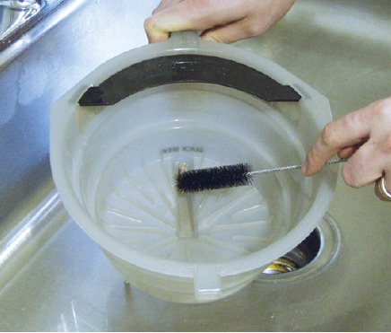 Bunn - ITCB - Dnevno čiščenje aparata za kavo - 1. korak Dnevno čiščenje aparata za kavo - 1. korak