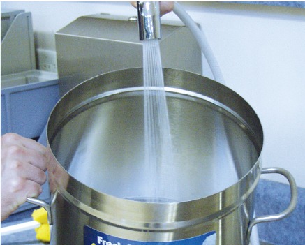 Bunn - ITCB - Dnevno čiščenje rezervoarja za čaj - 4. korak Dnevno čiščenje rezervoarja za čaj - 4. korak