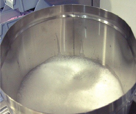 Bunn - ITCB - Tedensko čiščenje rezervoarja za čaj - 1. korak Tedensko čiščenje rezervoarja za čaj - 1. korak