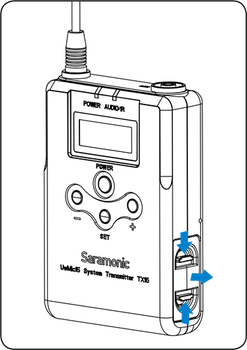 Saramonic - UwMic15 - Guía de funcionamiento - Instalar las pilas - Paso 1 Guía de funcionamiento - Instalar las pilas - Paso 1