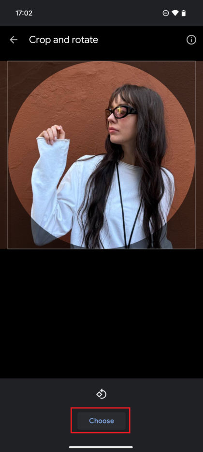 A tela para cortar e ajustar a foto selecionada.