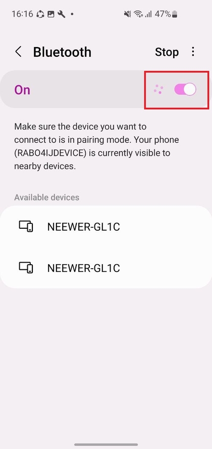 Bluetooth'un etkin olduğunu g&ouml;steren Android telefon