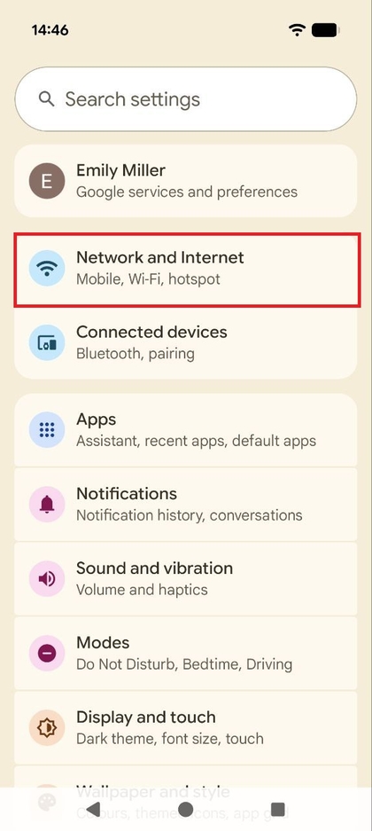Ekrano nuotrauka i&scaron; &bdquo;Pixel 10 Pro&ldquo; &bdquo;Settings&ldquo; (Nustatymų) meniu, kuriame pary&scaron;kintas &bdquo;Network & internet&ldquo; (Tinklas ir internetas).