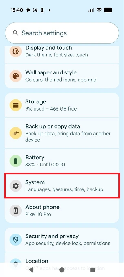 Pamje e ekranit t&euml; menys&euml; s&euml; cil&euml;simeve t&euml; telefonit t&euml; l&euml;vizur posht&euml; n&euml; opsionin Sistemin.