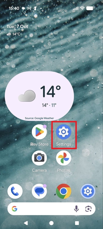 Pamje e ekranit q&euml; tregon ikon&euml;n e ingranazhit p&euml;r aplikacionin Cil&euml;simet n&euml; nj&euml; ekran fillestar t&euml; Google Pixel.