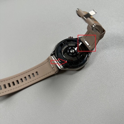 De nieuwe band uitlijnen met het pinnetje op de Huawei Watch GT 6 Pro