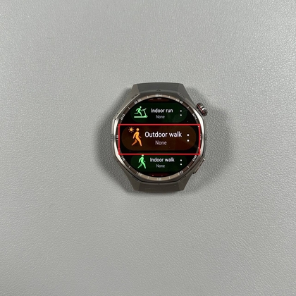 Ausw&auml;hlen des Trainings 'Auto Walk' auf der Huawei Watch GT 6 Pro