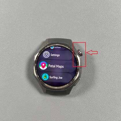 Dr&uuml;cken der Krone zum Zugriff auf das Hauptmen&uuml; der Huawei Watch GT 6 Pro