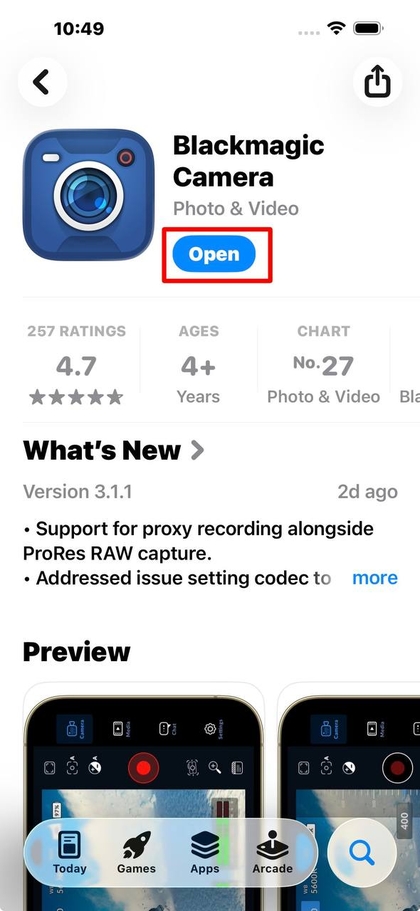 Екран на App Store на iPhone, показващ приложението Blackmagic Camera.