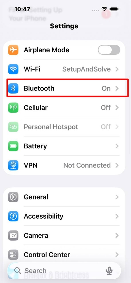 Екран на Settings (Настройки) на iPhone, показващ опцията Bluetooth.