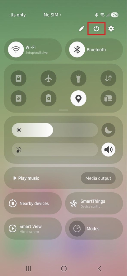 Ikoni ya umeme katika Mipangilio ya Haraka kwenye Samsung Galaxy A56