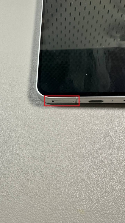 Reinsira o suporte do SIM no Samsung Galaxy A56