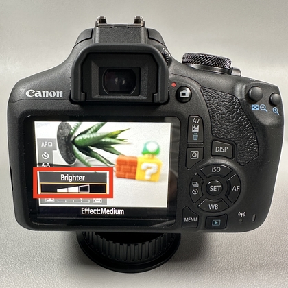 Indstillinger for lysstyrke p&aring; Canon EOS 2000D