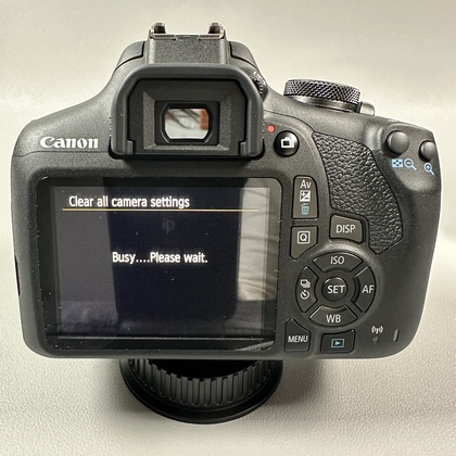 Canon EOS 2000D wartet auf Reset