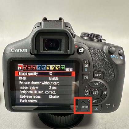 Zugriff auf das Men&uuml; der Canon EOS 2000D Kamera