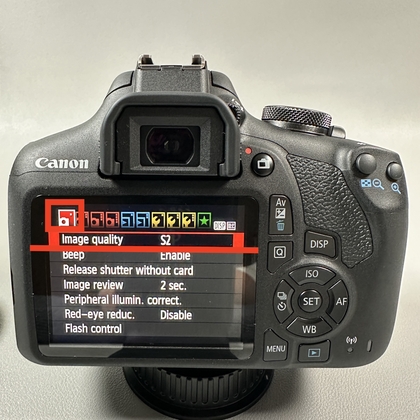 Przechodzenie do ustawień jakości obrazu w Canon EOS 2000D