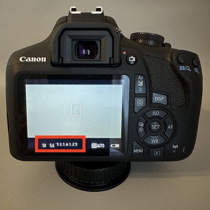 Justering af bl&aelig;nde og fokus p&aring; Canon EOS 2000D