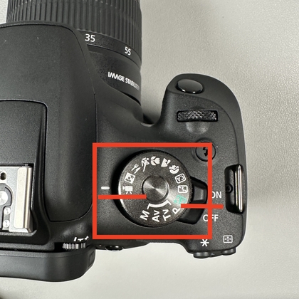 Canon EOS 2000D t&aelig;nd/sluk og indstillingshjul