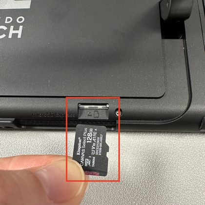 SD-kaart in Nintendo Switch 2 plaatsen