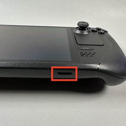 Micro-SD-Karte ins Steam Deck einlegen