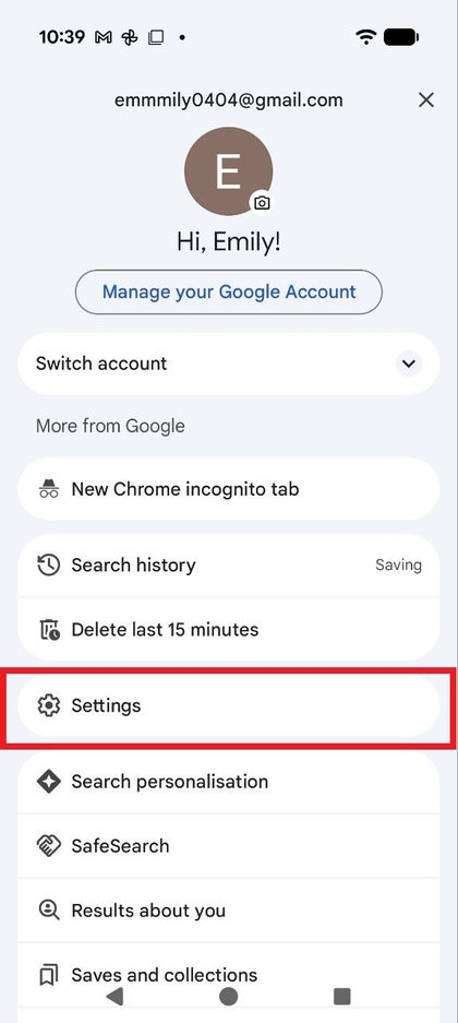 Screenshot del menu del profilo dell'app Google che mostra Impostazioni evidenziato.