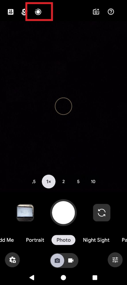 Screenshot der Pixel 10 Pro Kameraoberfl&auml;che, der das aktive Motion Photo-Symbol zeigt.