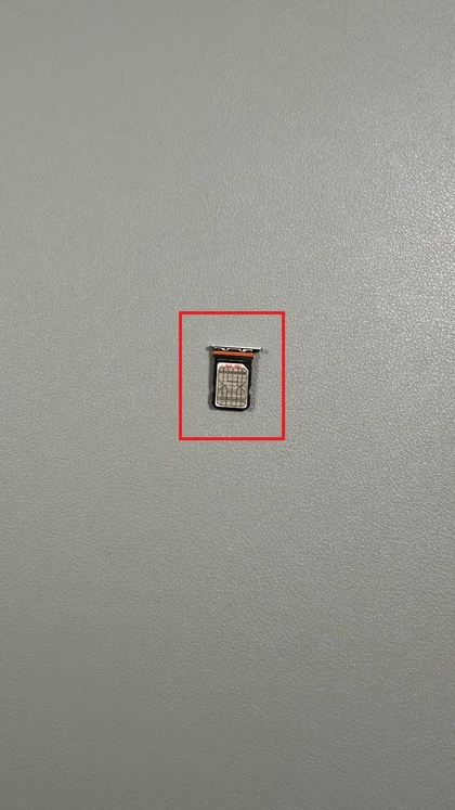 Teisingas SIM kortelės sulygiavimas dėkle