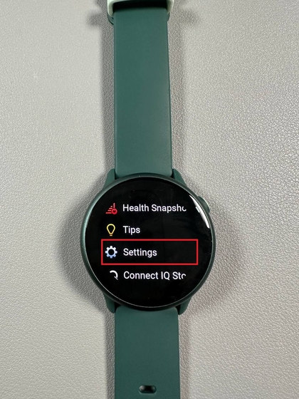 Pilih pengaturan tampilan dan kecerahan.