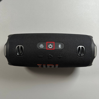Gumb za vklop na JBL Charge 6
