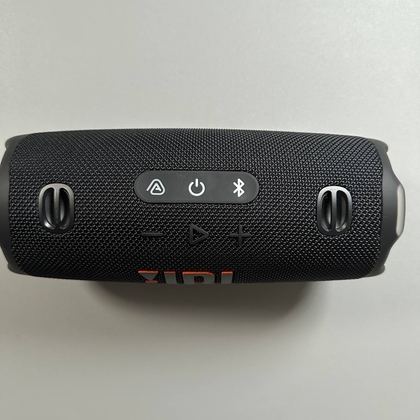 Attivazione della modalit&agrave; di abbinamento su JBL Charge 6