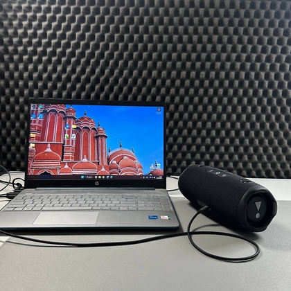 A ligar o cabo ao JBL Charge 6