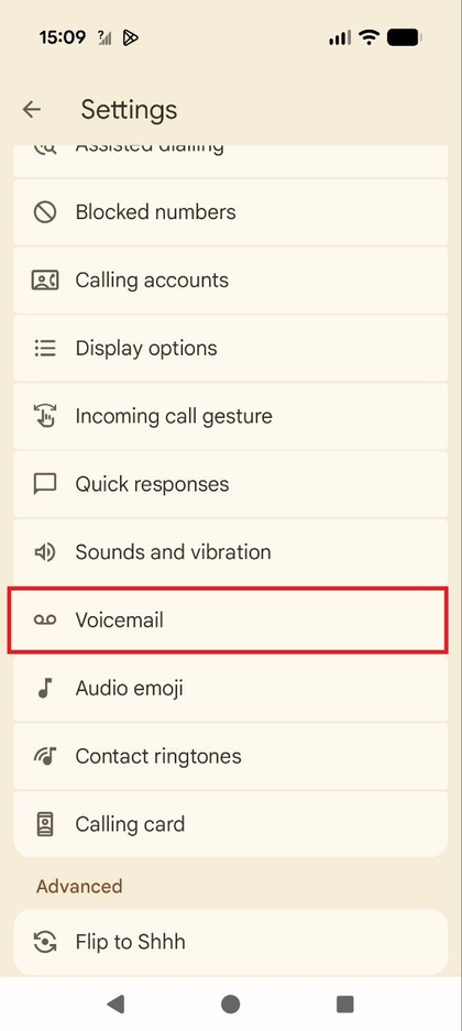 Captură de ecran a meniului Setări telefon (Phone Settings) derulat &icirc;n jos pentru a afișa opțiunea Mesagerie vocală (Voicemail) evidențiată.