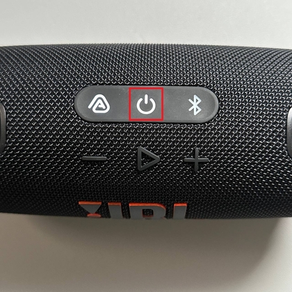Įjungimo mygtukas ant JBL Charge 6
