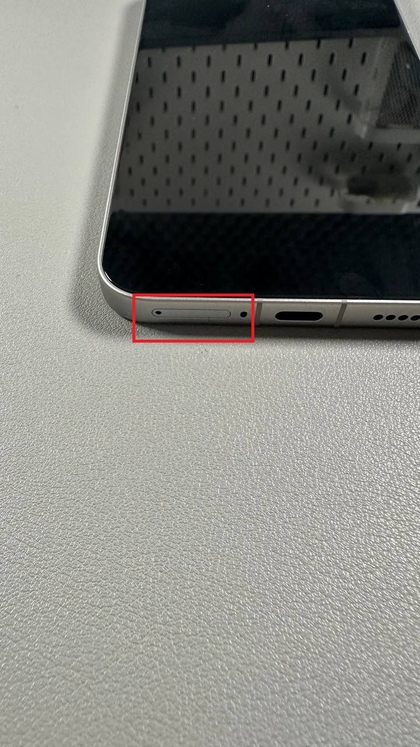 Steckplatz des Xiaomi 15T Pro an der Unterseite