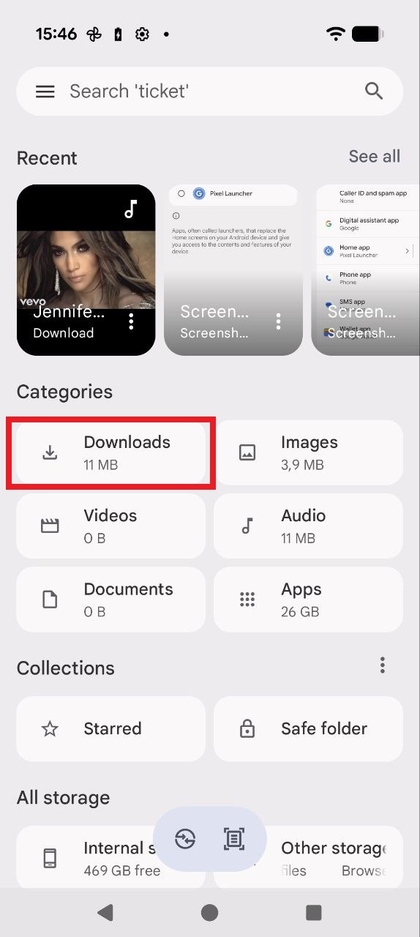 Capture d'&eacute;cran de l'&eacute;cran principal de l'application Google Files montrant le dossier T&eacute;l&eacute;chargements en surbrillance sous Cat&eacute;gories.